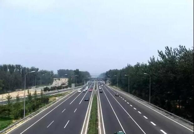 间断性才淄门的操作，能让我们在行驶时省油吗？